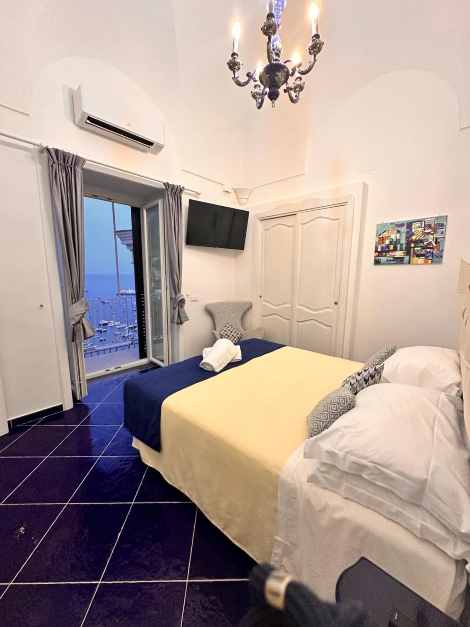 Queen View Apartment - No Kitchen Positano Buitenkant foto