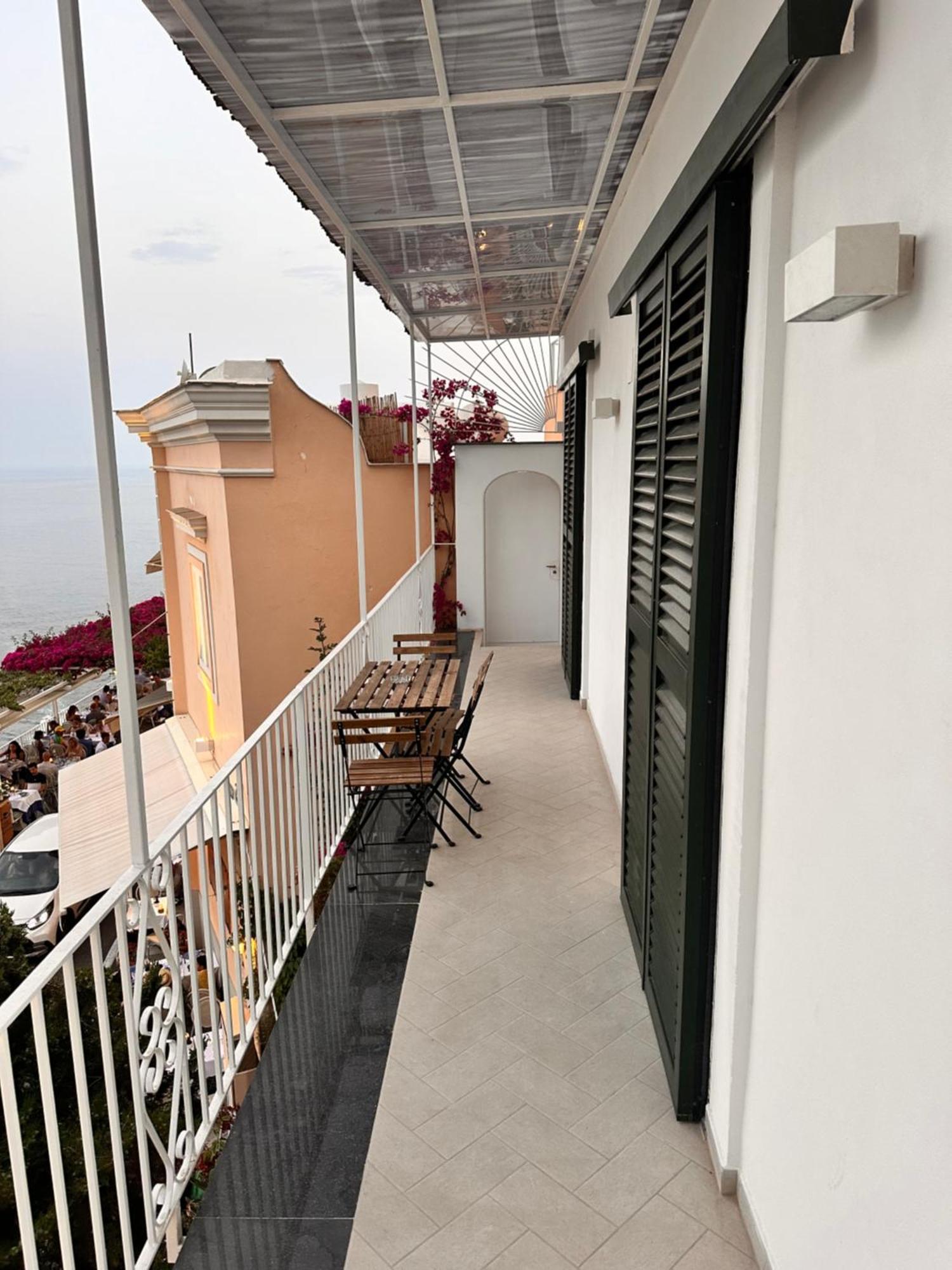 Queen View Apartment - No Kitchen Positano Buitenkant foto